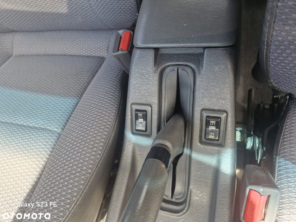 Mitsubishi L200 - 15
