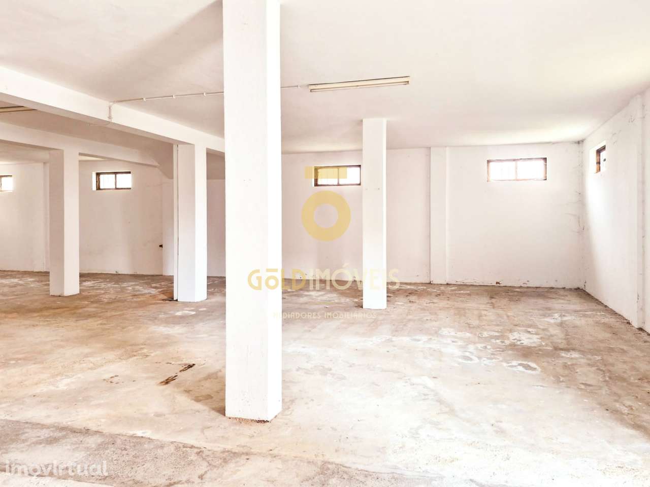 Armazém  Venda em Oliveira de Azeméis, Santiago de Riba-Ul, Ul, Macinh - Grande imagem: 3/13