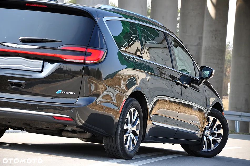 Chrysler Pacifica - 11