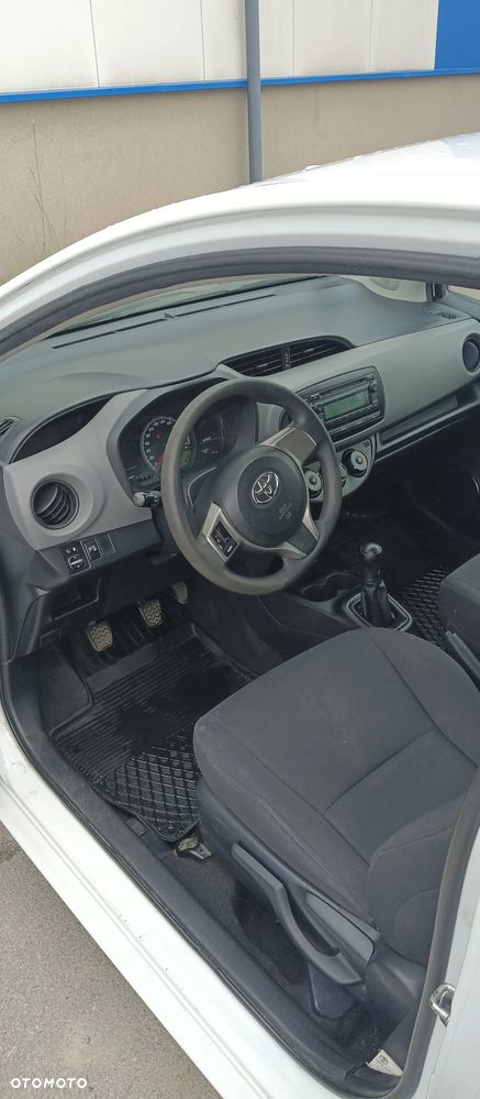 Toyota YARIS - 10