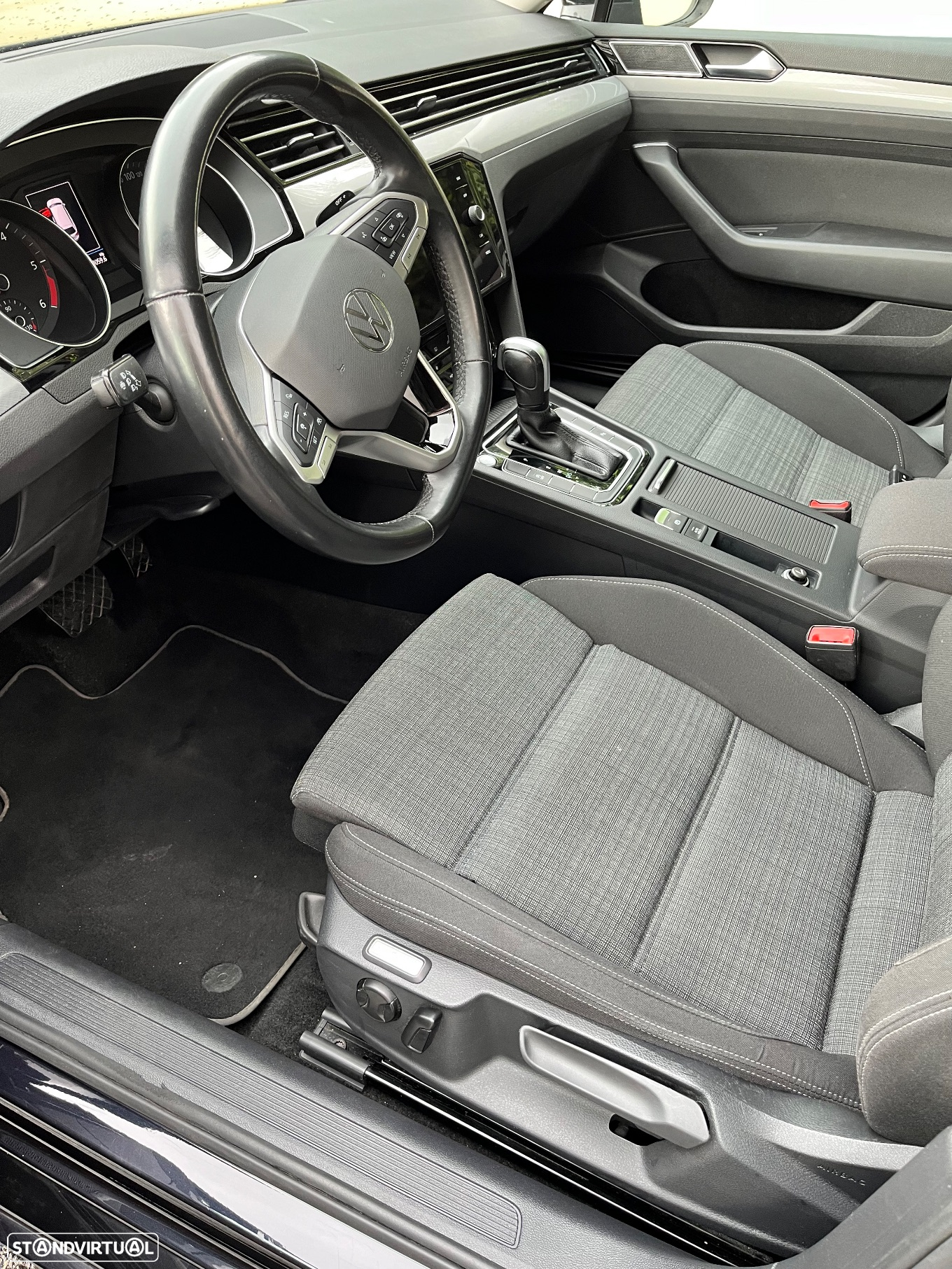 VW Passat Variant 2.0 TDi Business DSG - 9