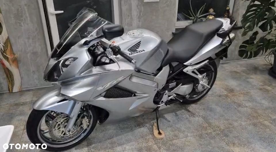 Honda VFR - 1