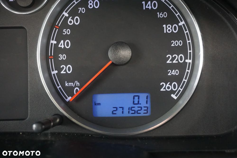 Volkswagen Passat 1.9 TDI Comfortline - 24