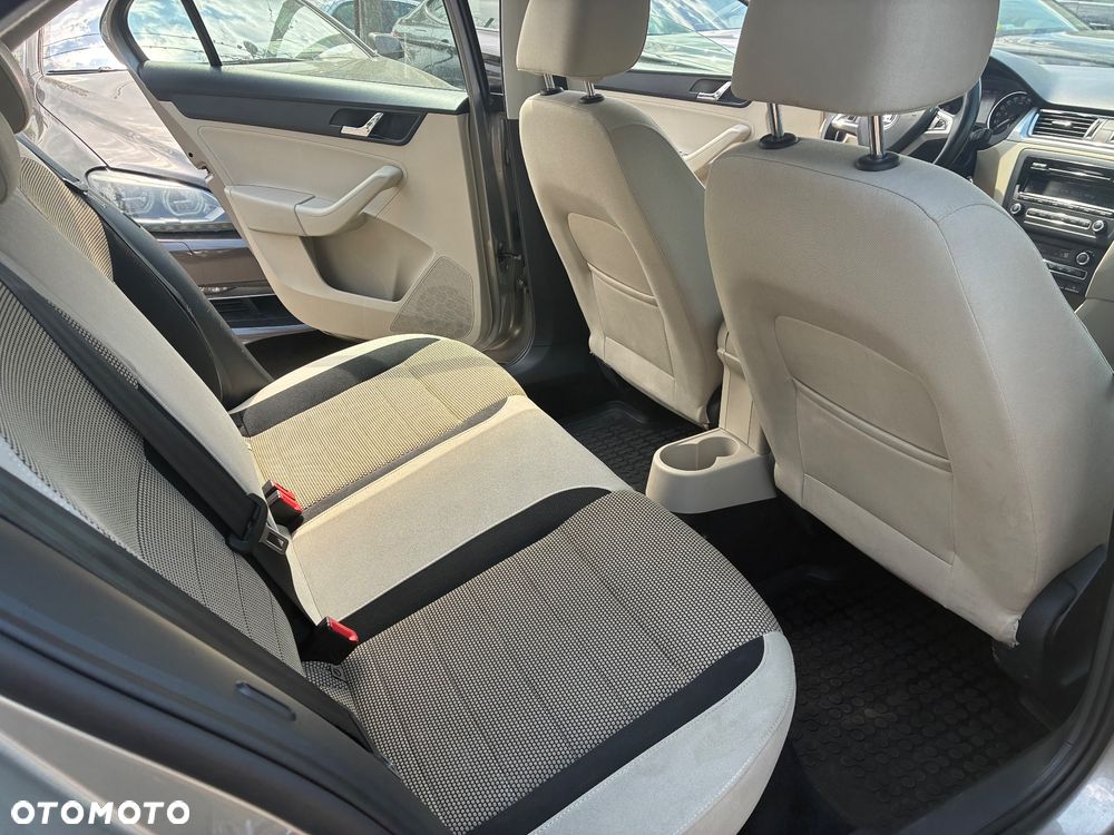 Skoda RAPID 1.4 TSI Elegance Max DSG - 21