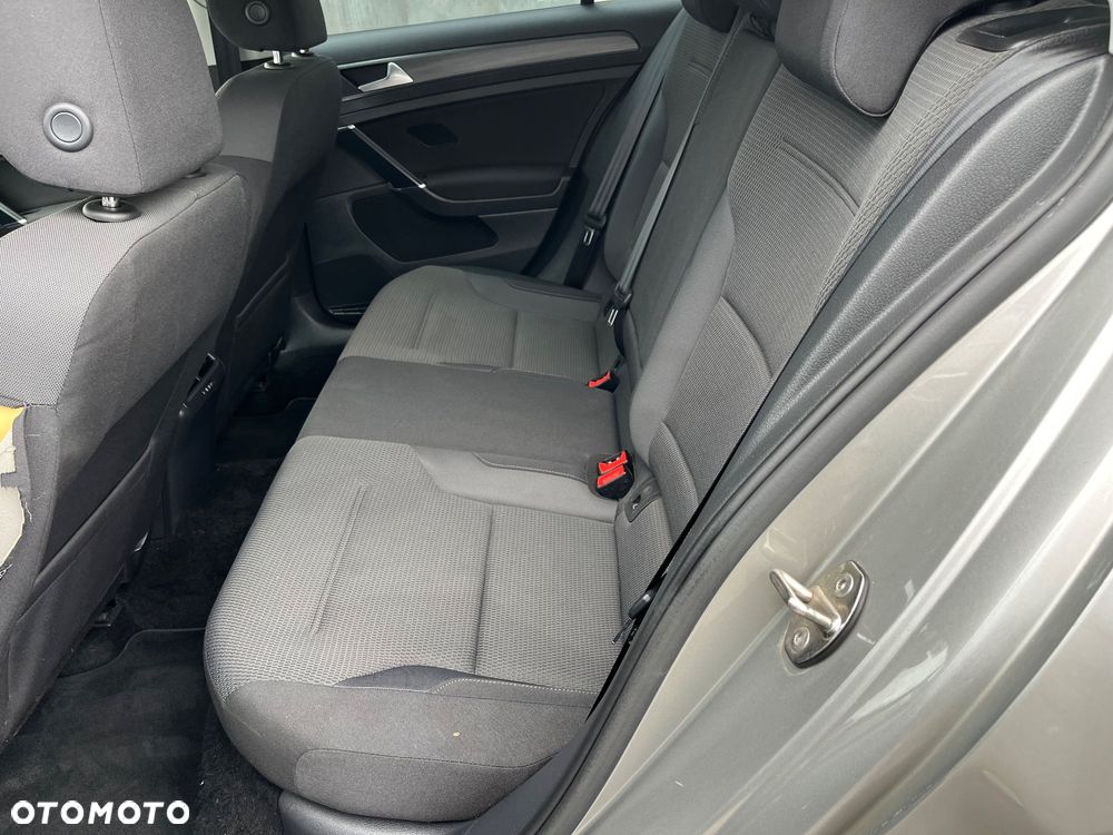 Volkswagen Golf - 12