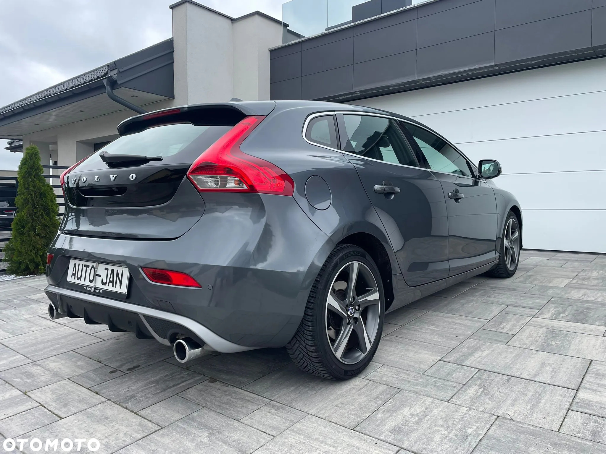 Volvo V40 D2 R-Design - 32