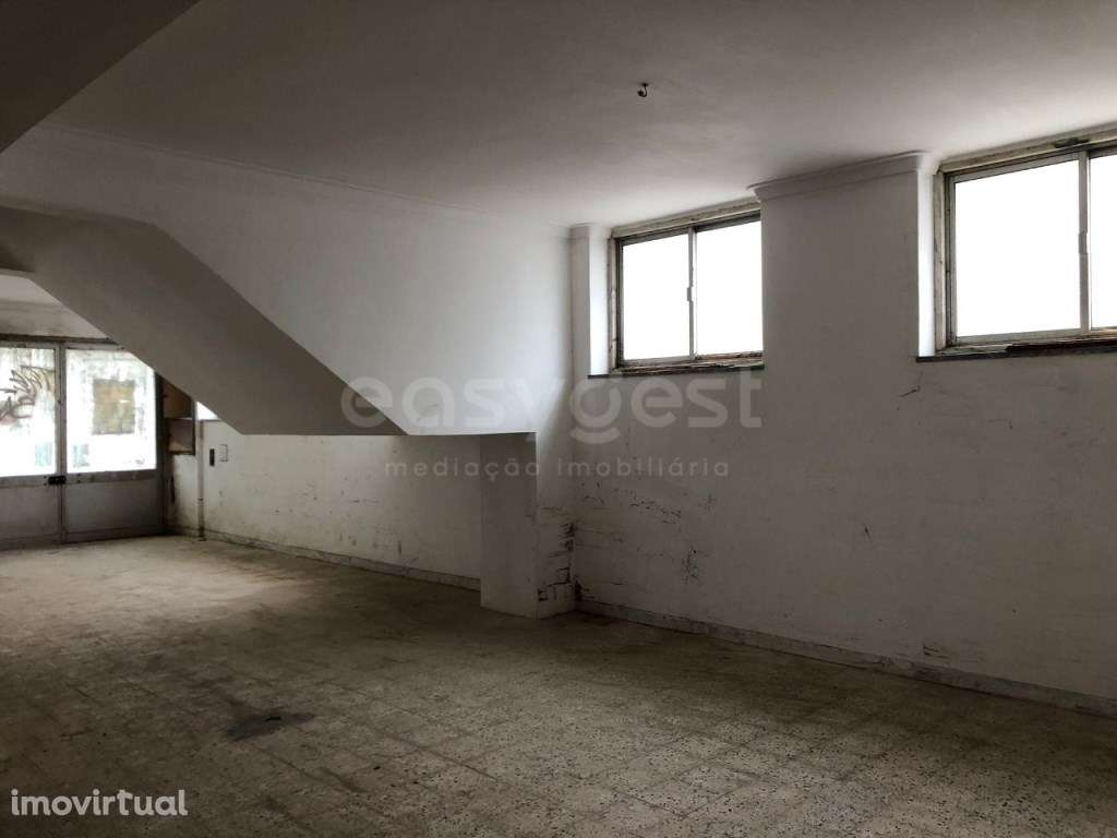 Loja com 210m² em cave com acesso direto à rua - Grande imagem: 5/26