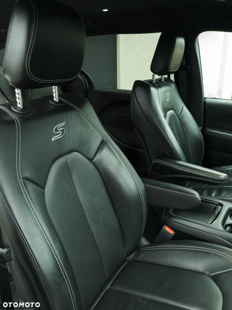 Chrysler Pacifica - 31