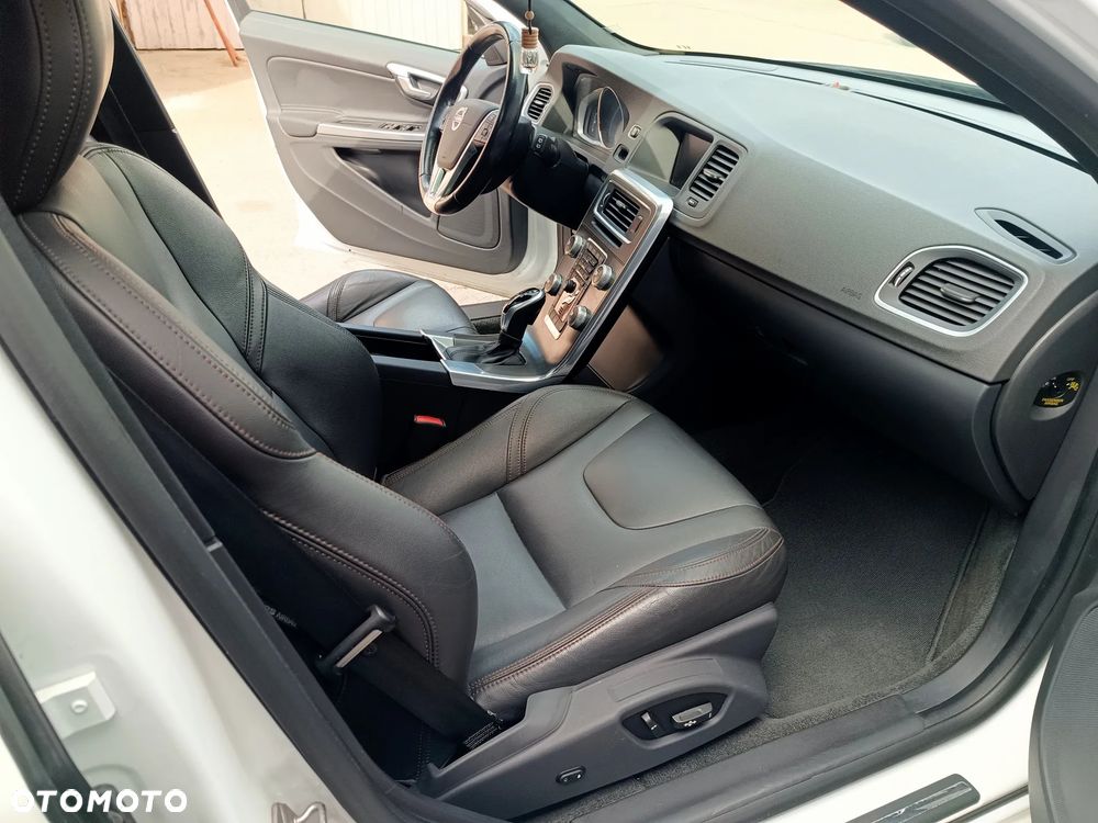 Volvo V60 Cross Country D4 Drive-E Summum - 14