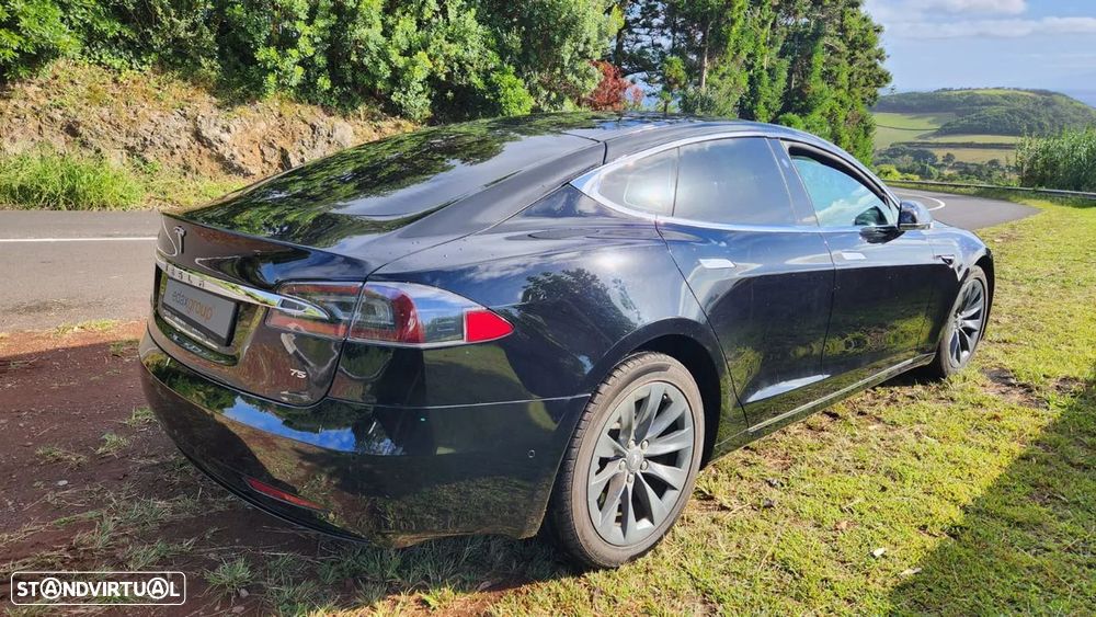 Tesla Model S - 2