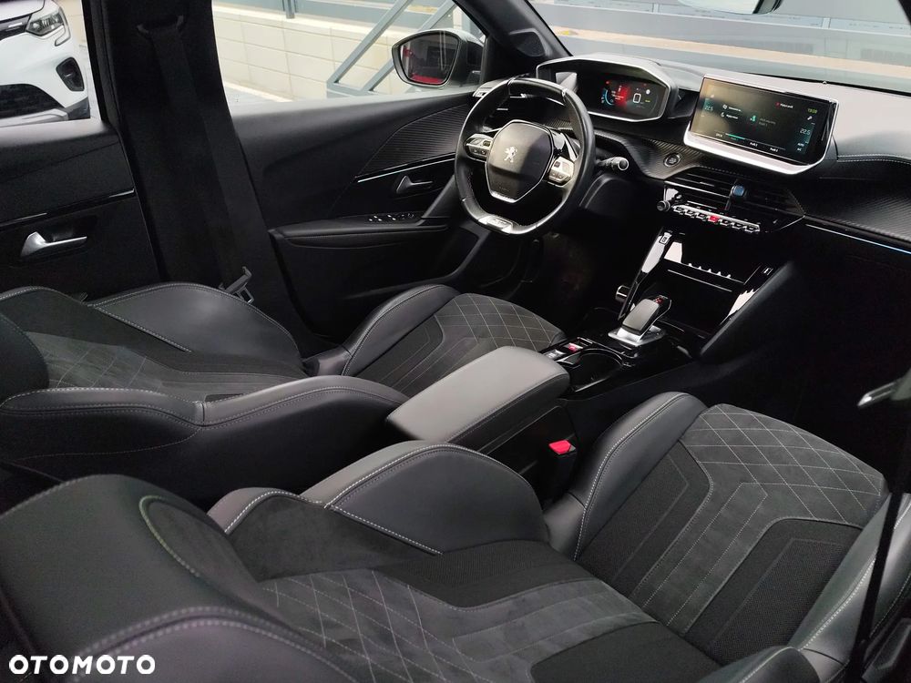 Peugeot 208 GT - 11