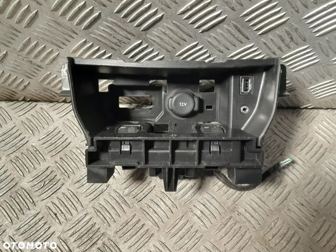 SCHOWEK PÓŁKA GNIAZDO USB AUX PEUGEOT 308 T9 II - 1