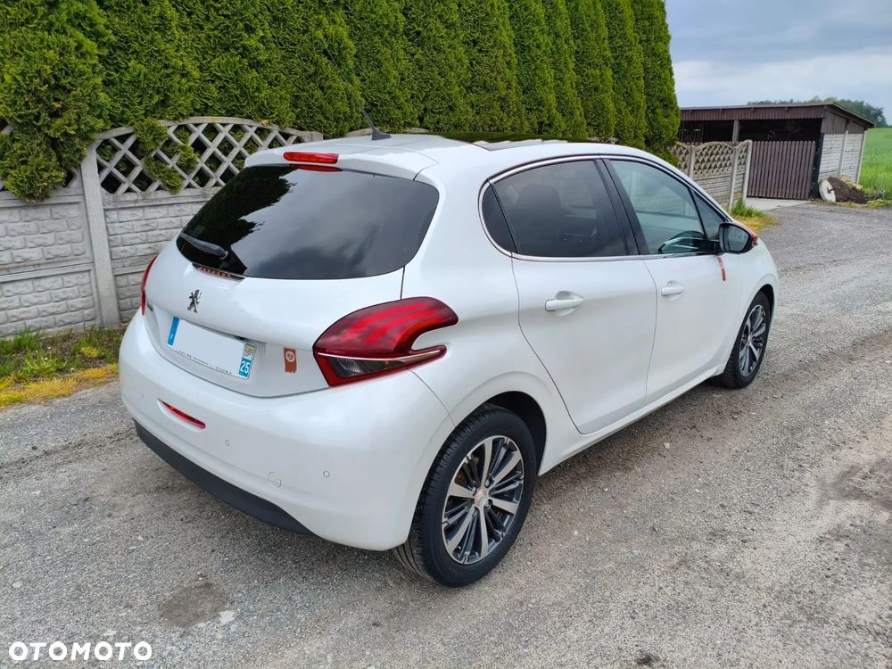 Peugeot 208 - 6