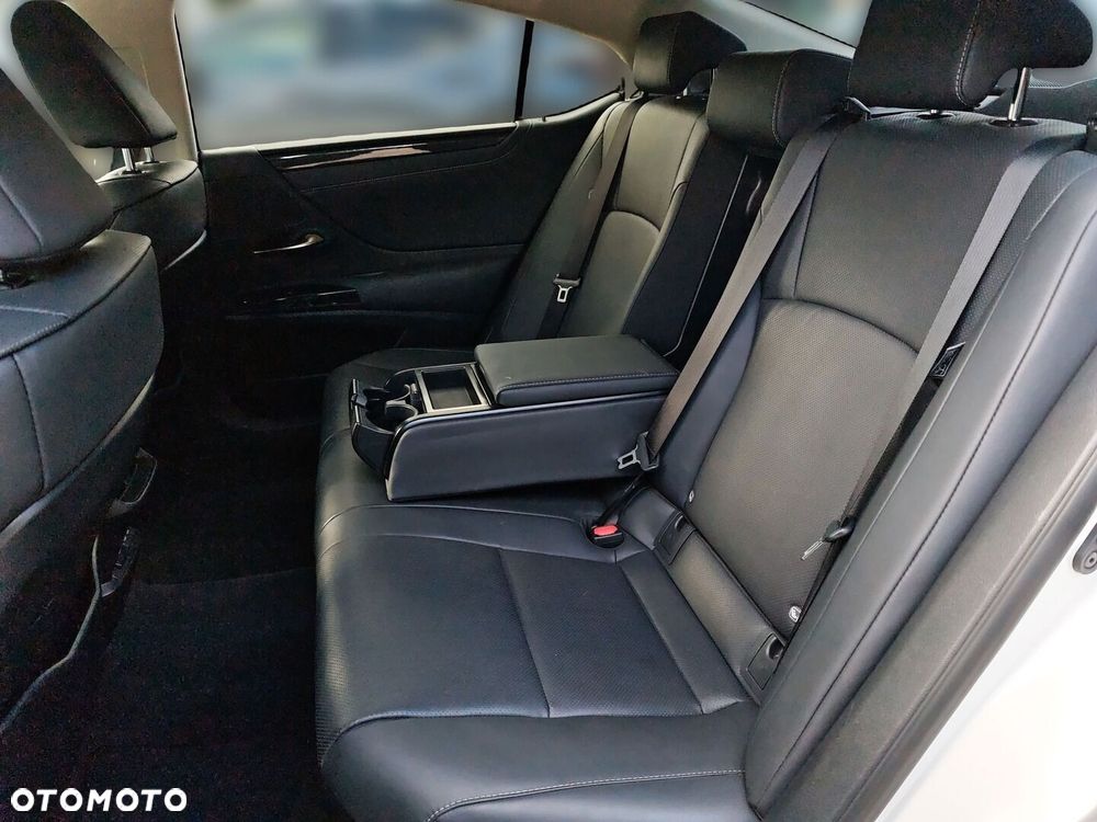 Lexus ES 300h Business Edition - 12