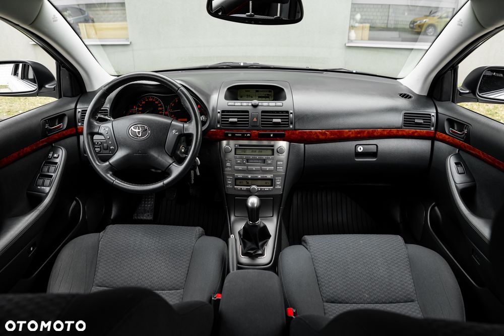 Toyota Avensis 1.8 VVT-i Executive - 26