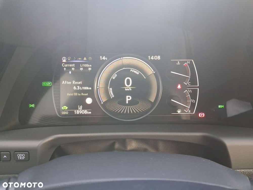 Lexus ES 300h F Sport Design - 10