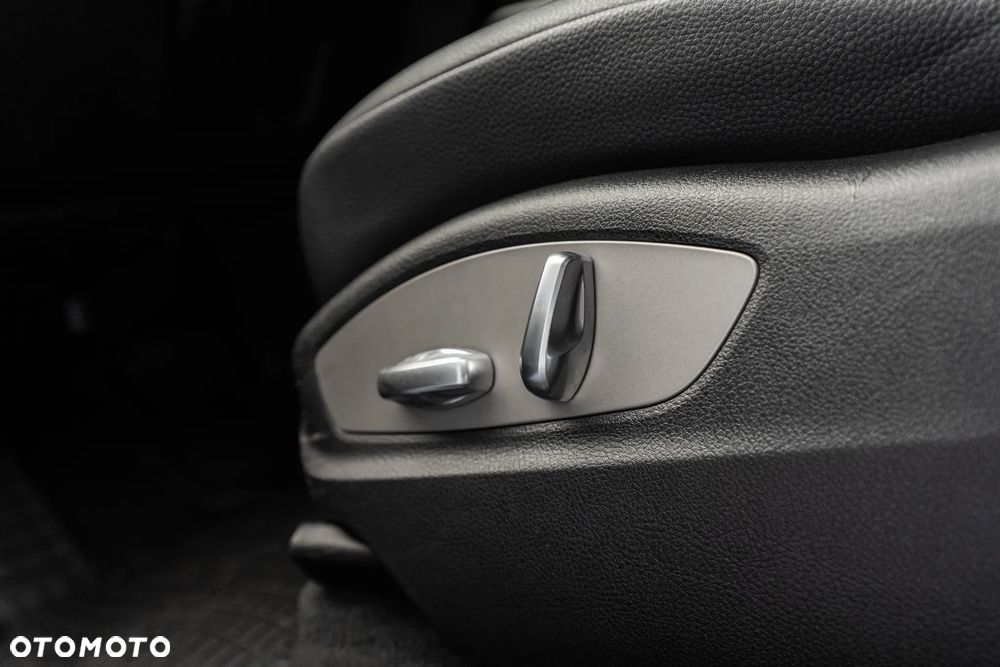 Porsche Macan - 31