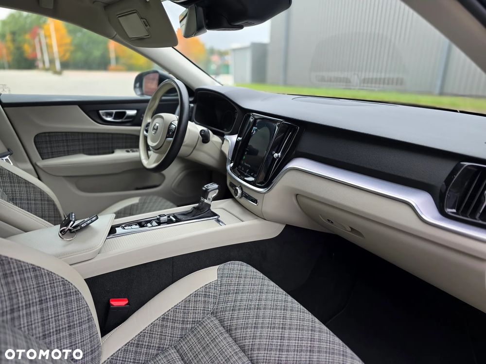 Volvo V60 D4 Geartronic Momentum Pro - 21
