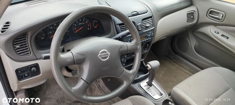 Nissan Sentra - 12
