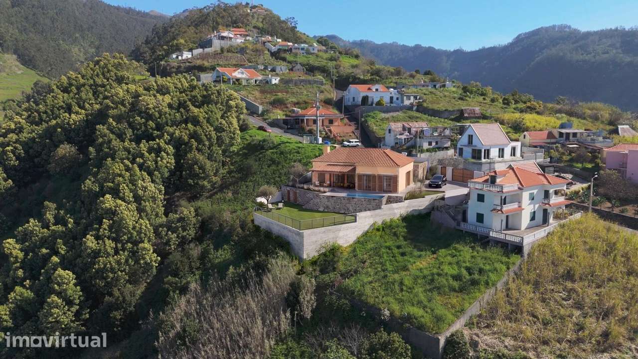 Moradia em estado de ruína com projeto de arquitetura idealizado na E - Grande imagem: 3/8