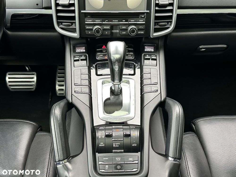 Porsche Cayenne S - 22