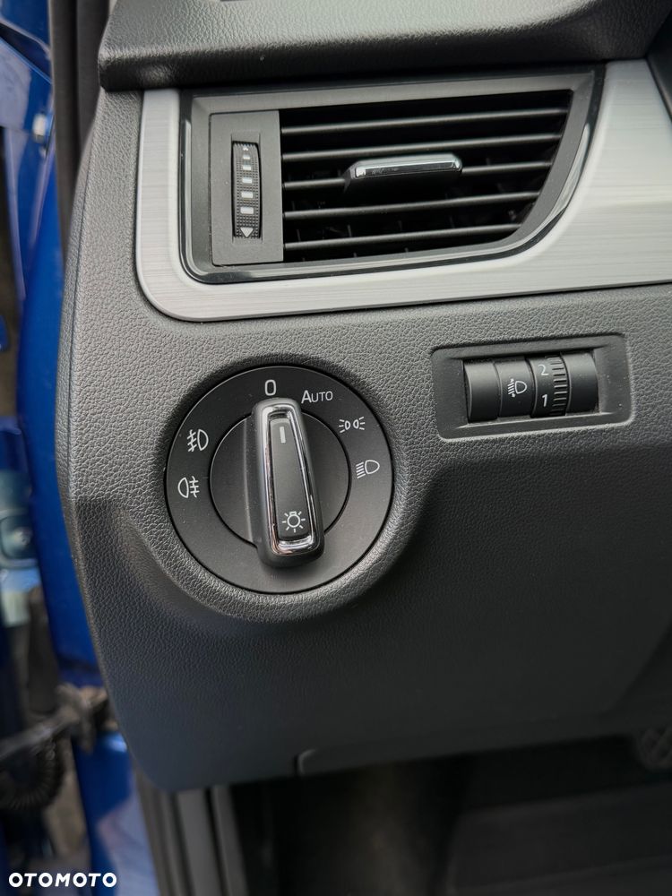 Skoda RAPID 1.0 TSI Ambition DSG - 12