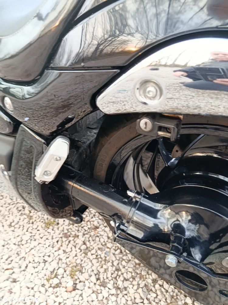 Suzuki Intruder - 17