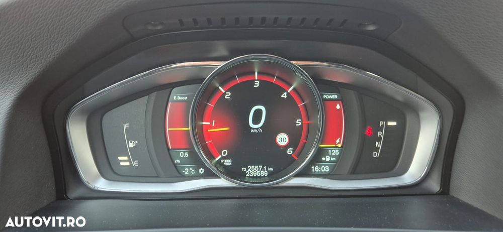 Volvo V60 D6 Plug-In-Hybrid AWD Geartronic Summum - 20