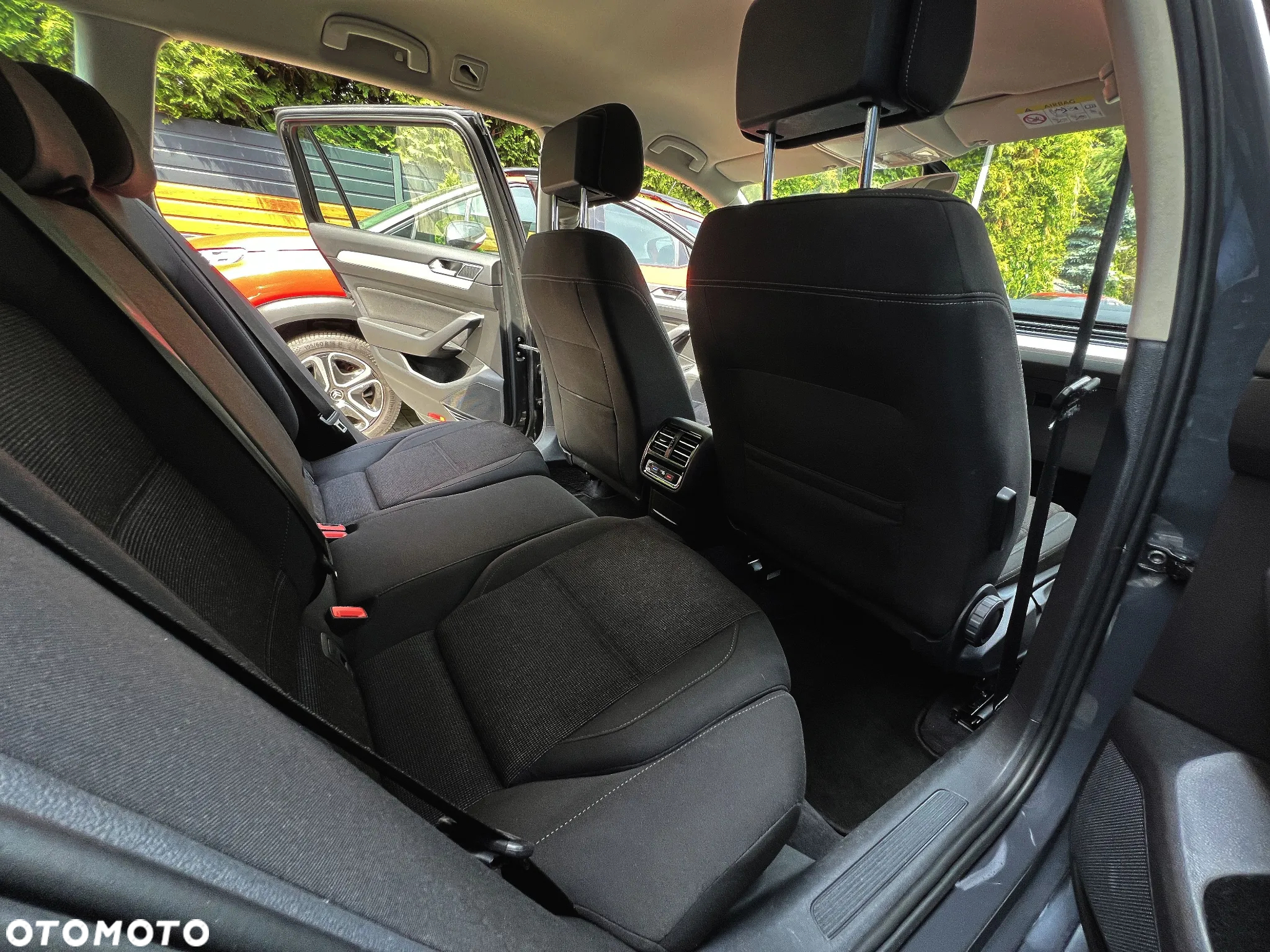Volkswagen Passat 2.0 TDI Business DSG - 33