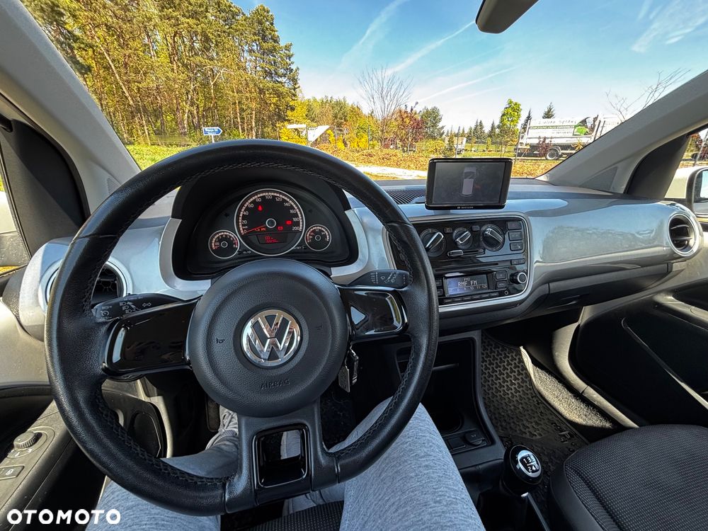 Volkswagen up! high - 14