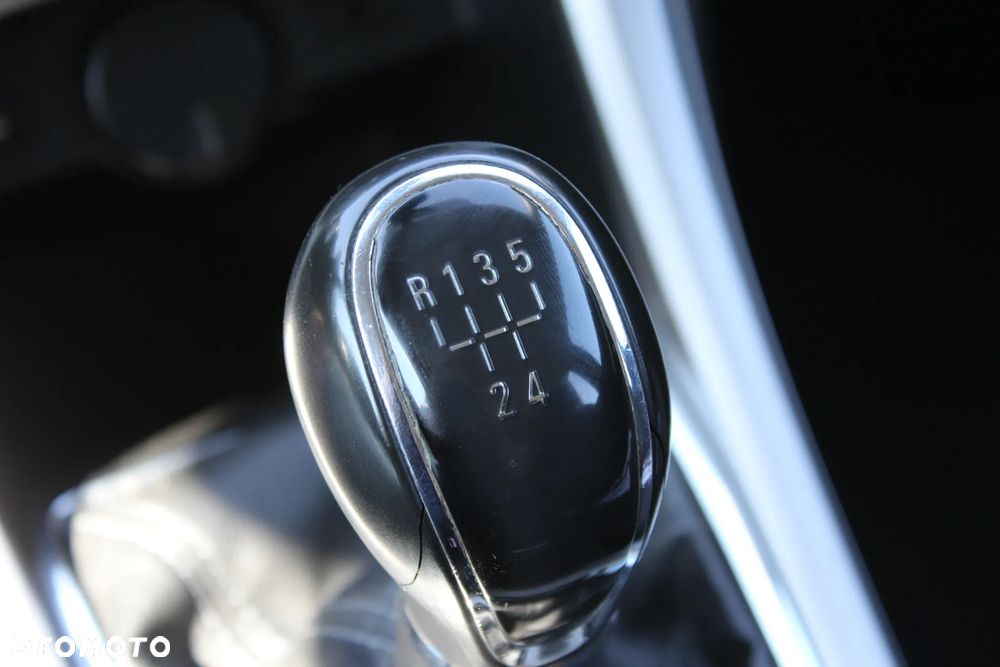 Opel Astra 1.6 NAVI - 39