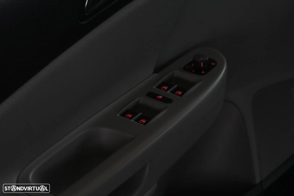 VW Passat Variant 2.0 TDi Sportline - 27