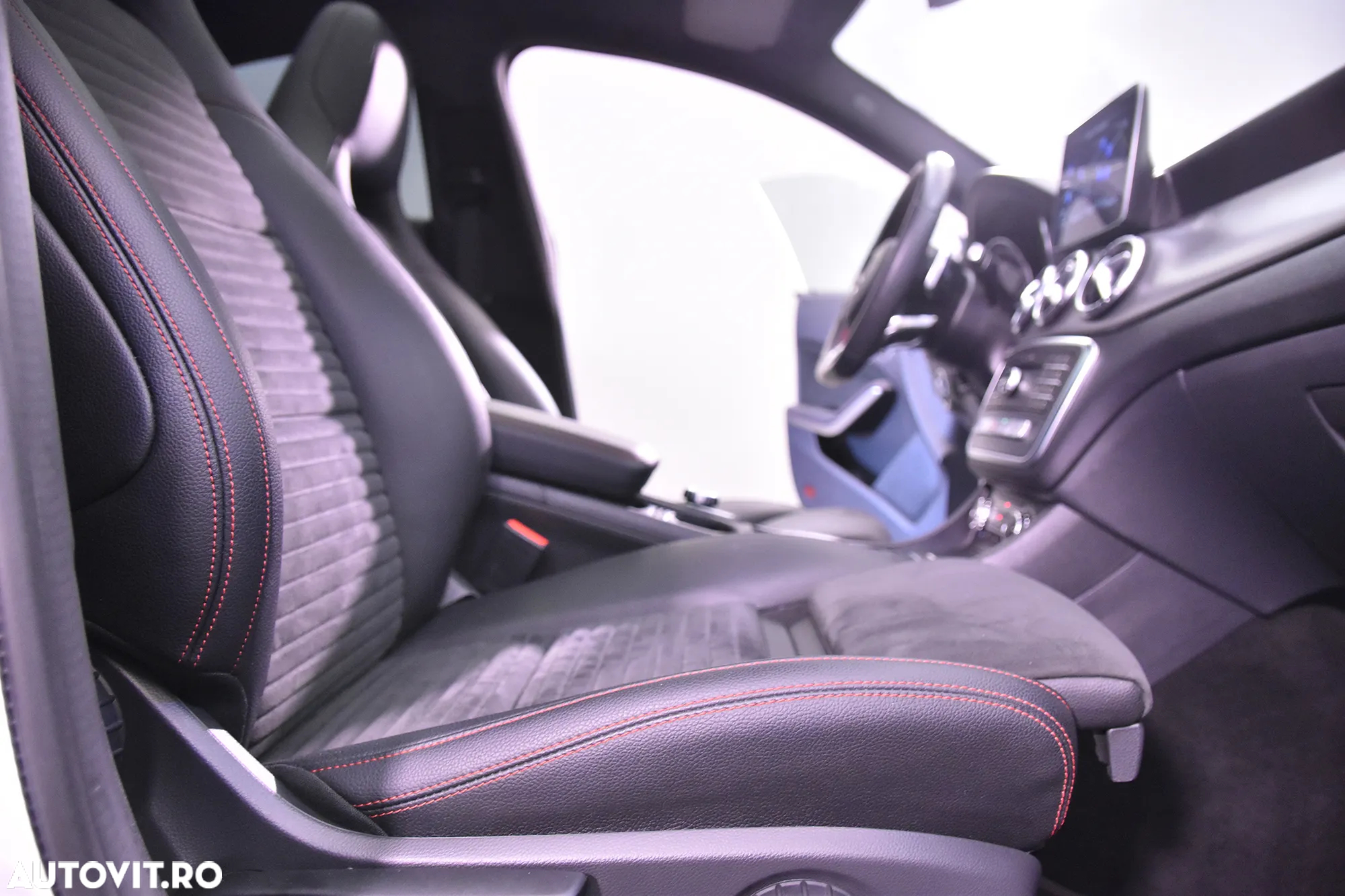 Mercedes-Benz CLA 180 7G-DCT AMG Line - 11