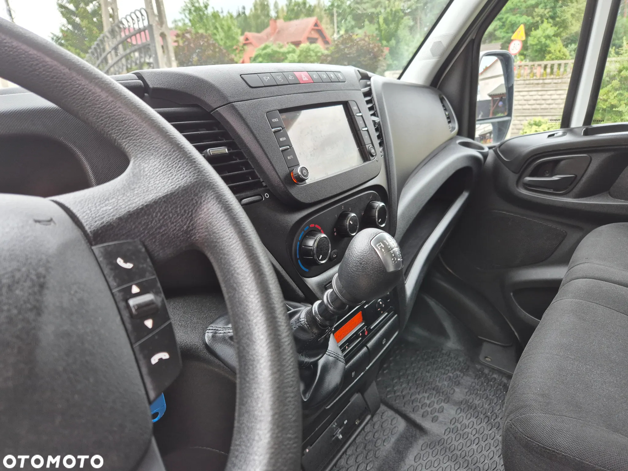 Iveco DAILY 40C15 L3H2 KLIMA BLIZNIAK TEMPOMAT BLOKADA MOSTU NAVI - 23