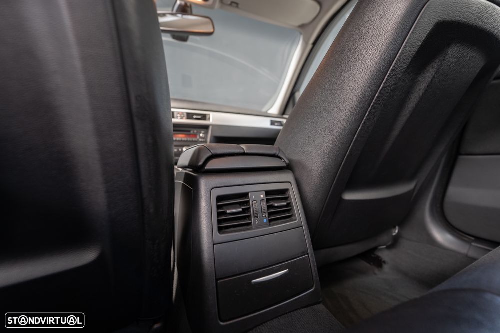 BMW 318 d Sport - 17