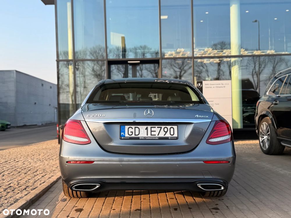 Mercedes-Benz Klasa E 220 d 4-Matic 9G-TRONIC - 26