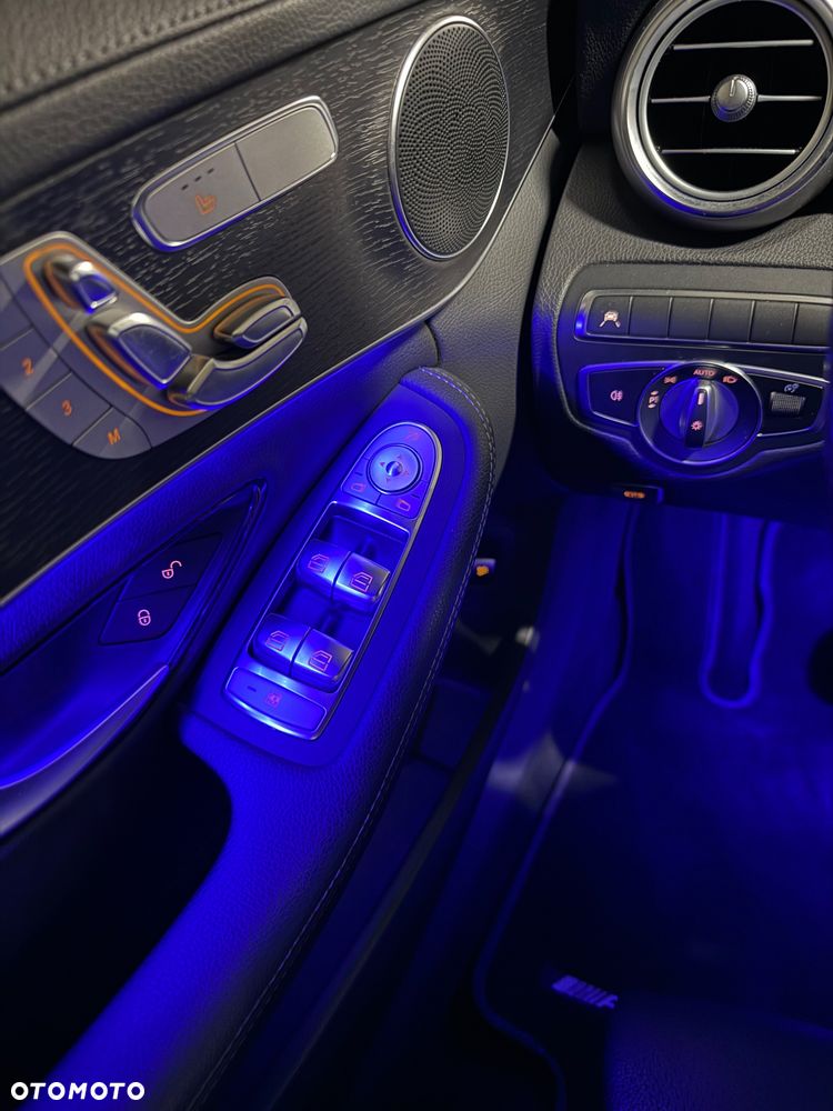 Mercedes-Benz Klasa C 300 d 4MATIC 9G-TRONIC - 39