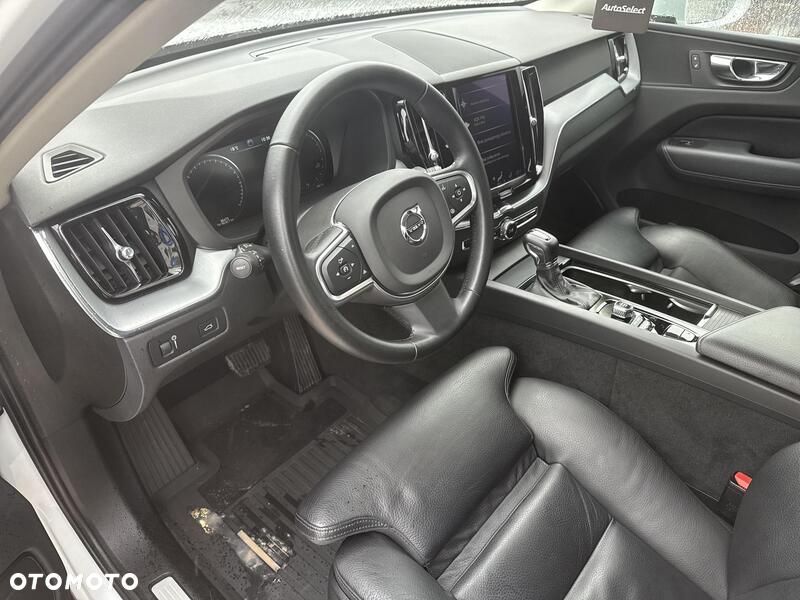 Volvo XC 60 T5 Momentum Pro - 11