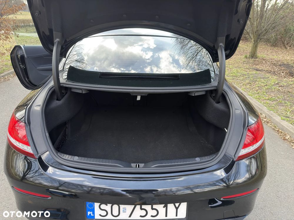 Mercedes-Benz Klasa C 300 9G-TRONIC Night Edition - 22