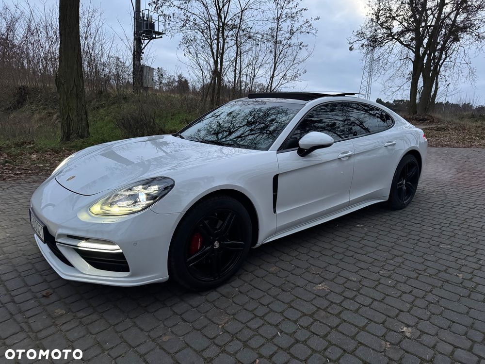 Porsche Panamera - 4