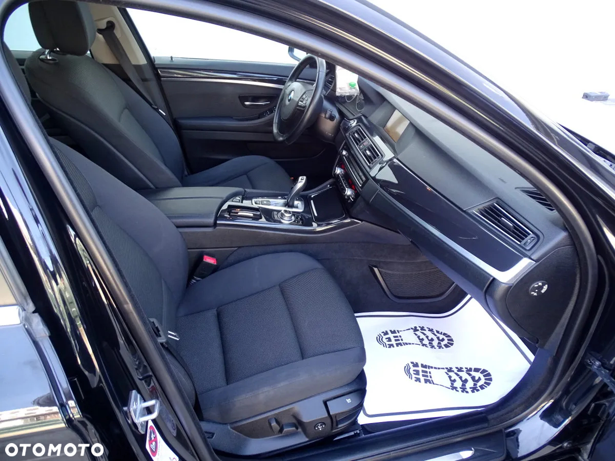 BMW Seria 5 528i xDrive - 11