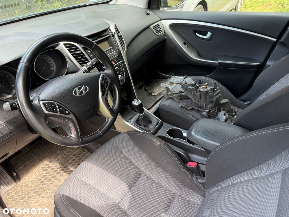 Hyundai i30 blue Kombi 1.4 YES Silver - 8