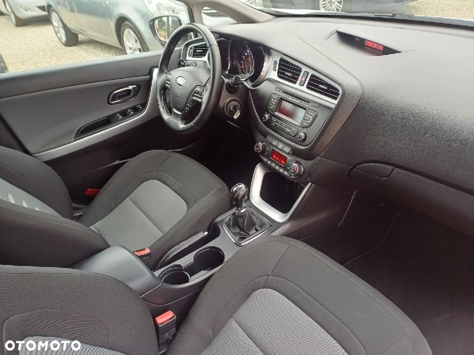Kia Ceed 1.6 CRDi 128 Dream-Team Edition - 4