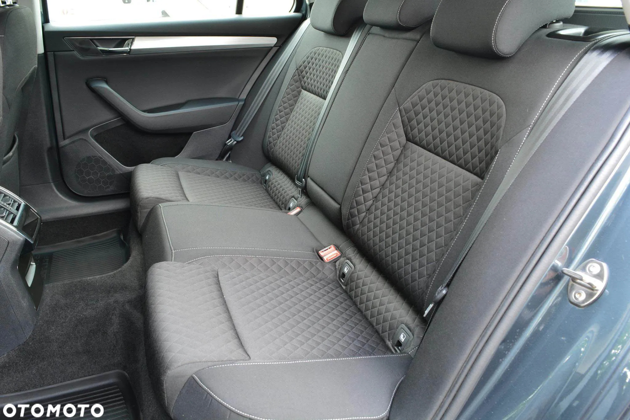 Skoda Superb 2.0 TDI Ambition DSG - 34