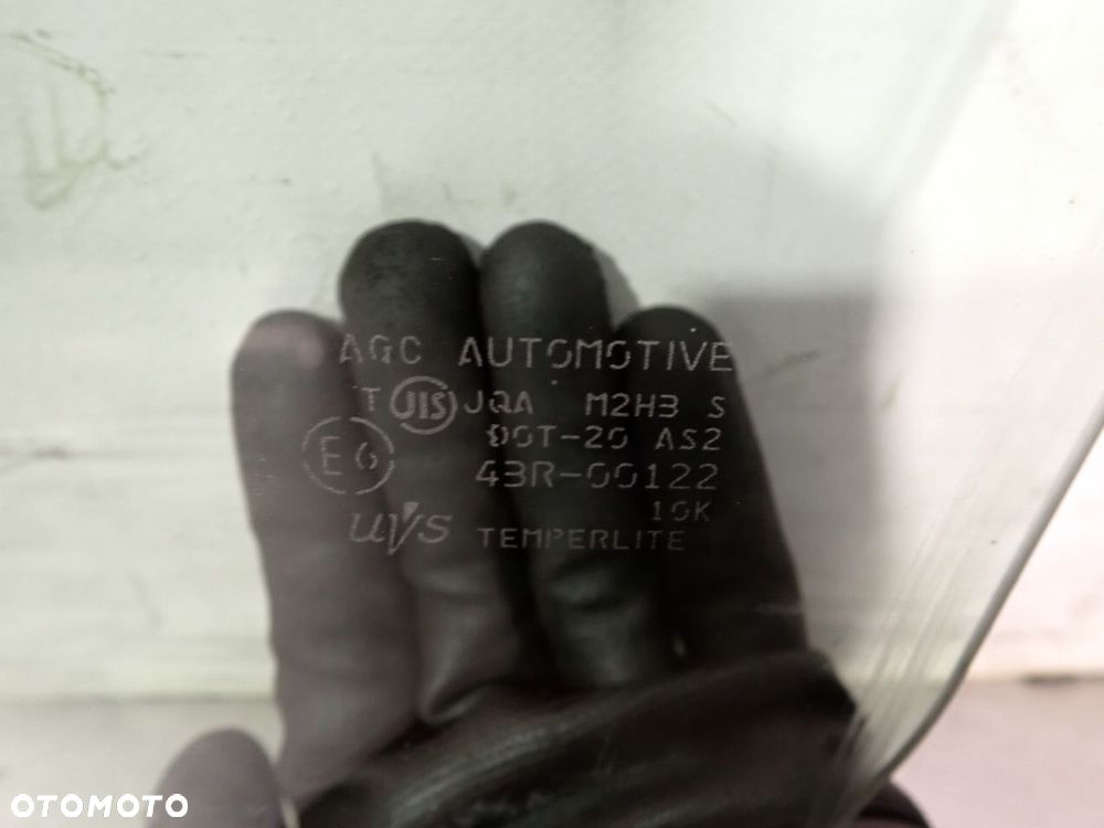 SZYBA BOCZNA PRAWA PRZEDNIA DRZWI SUBARU JUSTY IV - 4