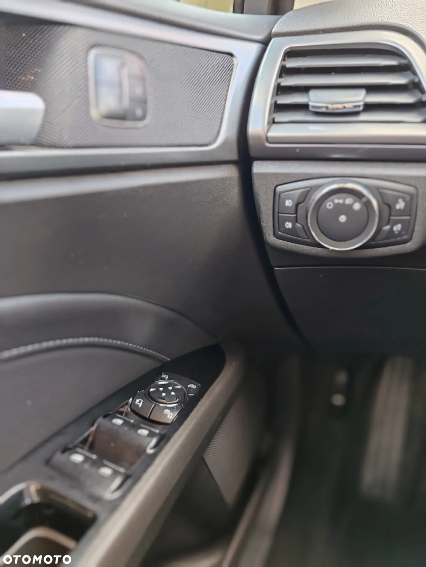 Ford Mondeo 2.0 EcoBoost Titanium - 9