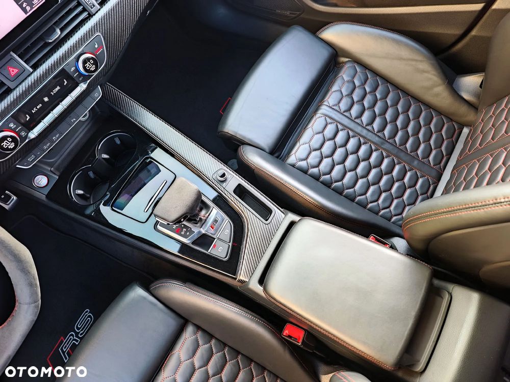 Audi RS4 Avant - 8