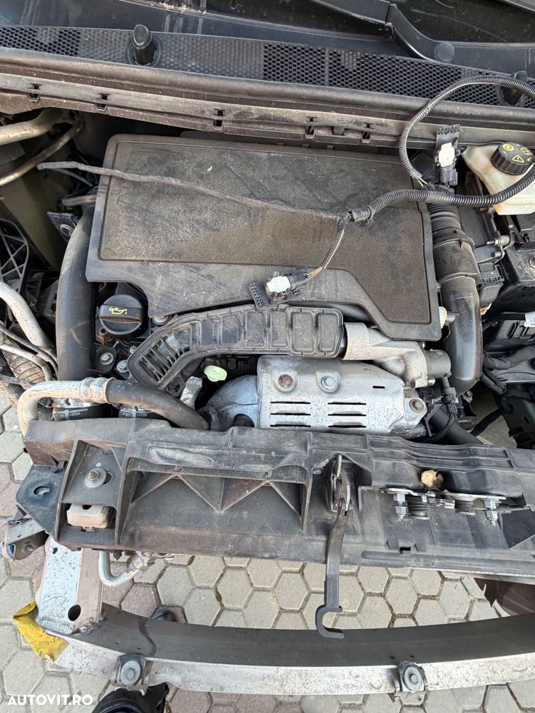 Peugeot 308 1.2 L PureTech Turbo S&S EAT8 Allure - 17