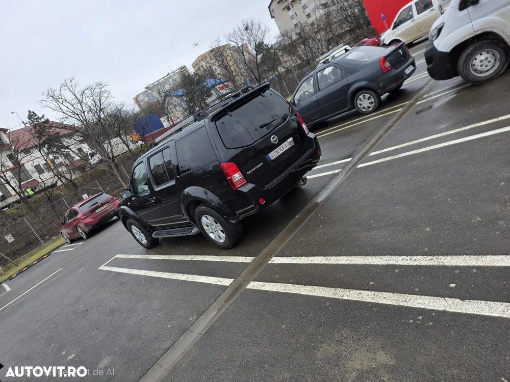 Nissan Pathfinder - 2