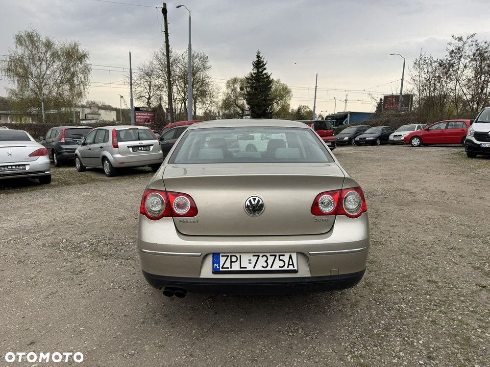 Volkswagen Passat 2.0 FSI Automatik Comfortline - 33
